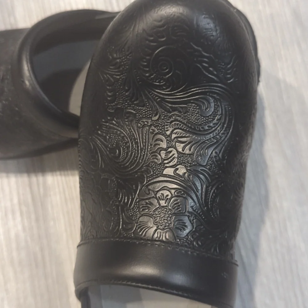 Dansko Black Floral Tooled Leather Clogs 38 - Picture 3 of 5